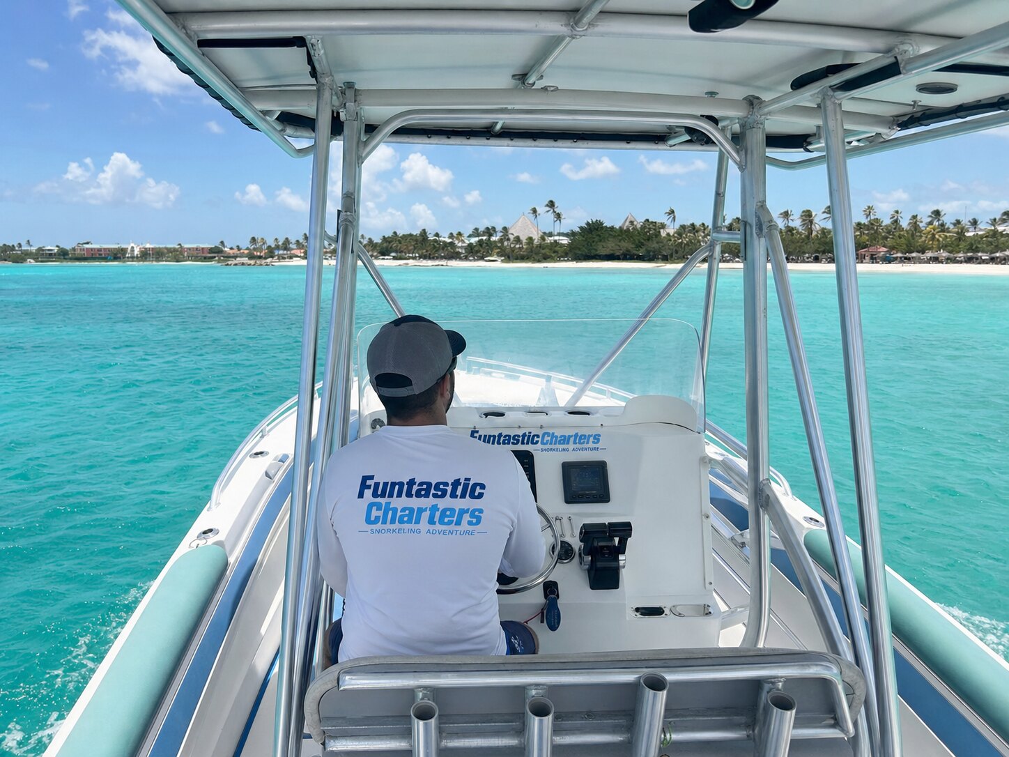 Relaxing private charter in Aruba